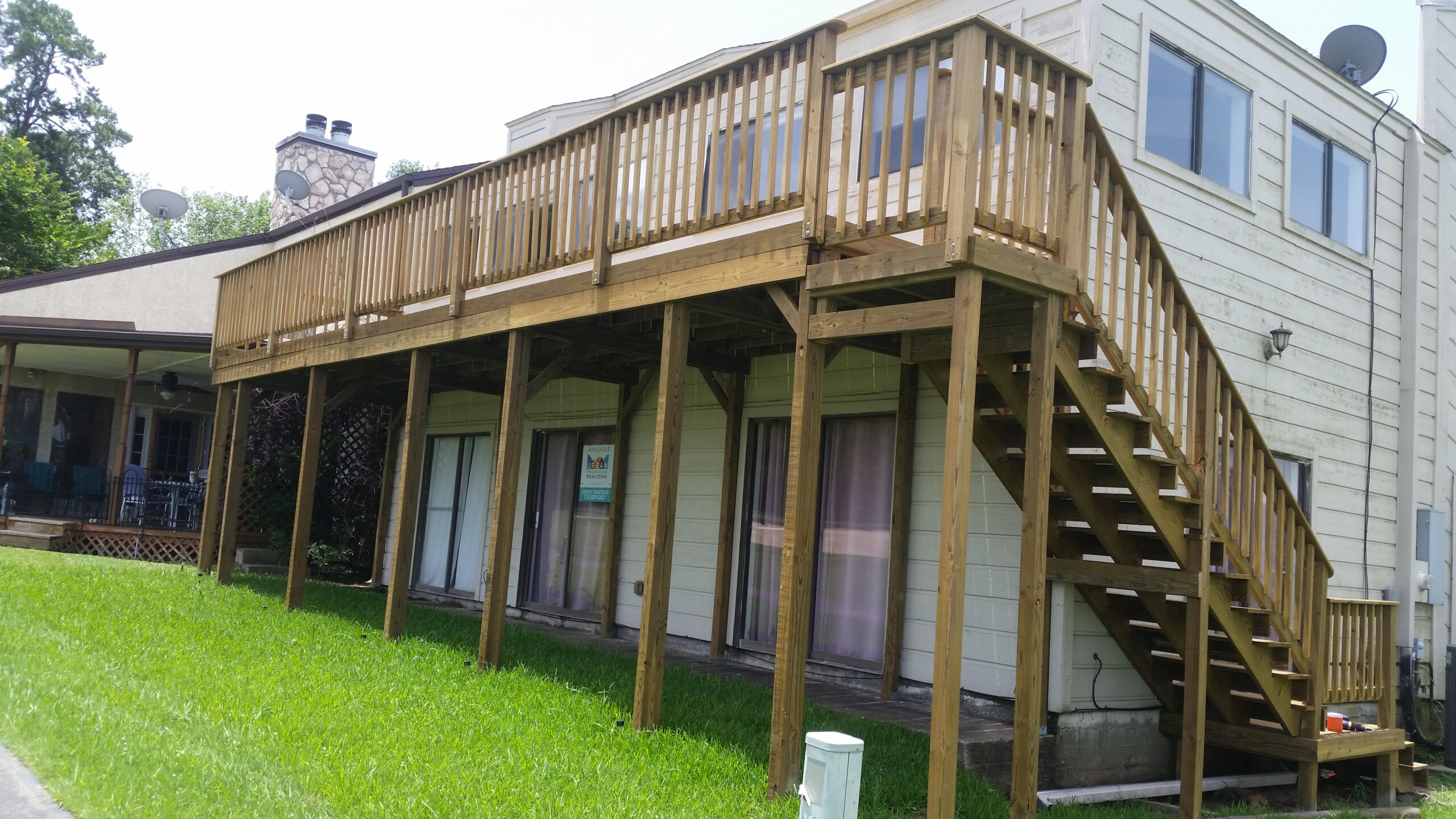 outdoor-wood-stairs
